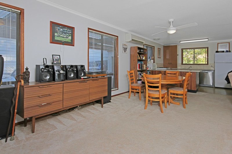 Photo - 22 Christopher Crescent, Batehaven NSW 2536 - Image 3