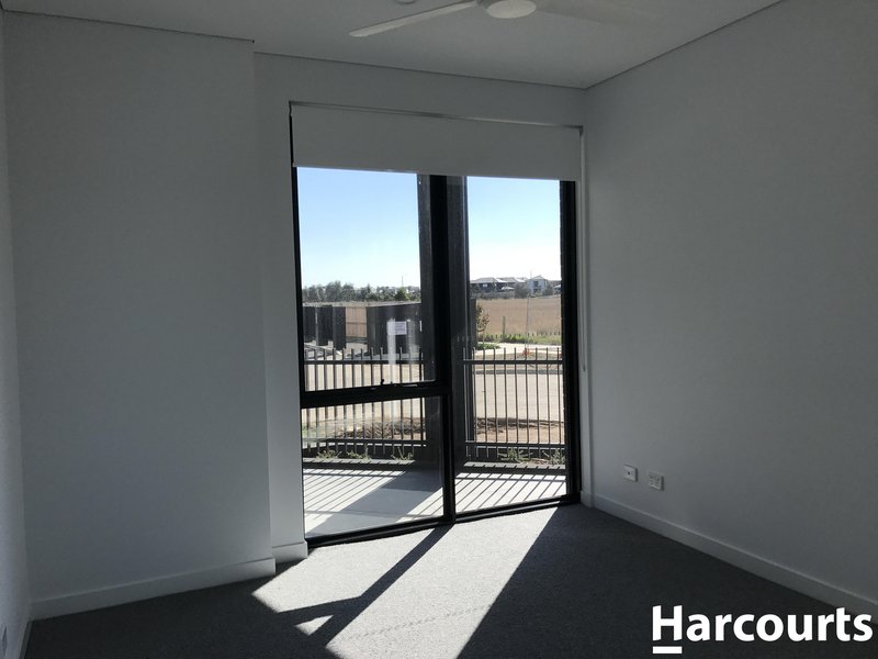 Photo - 2/2 Clark Street, Williams Landing VIC 3027 - Image 5