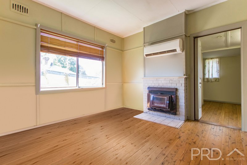 Photo - 22 Clarke Street, Tumut NSW 2720 - Image 2