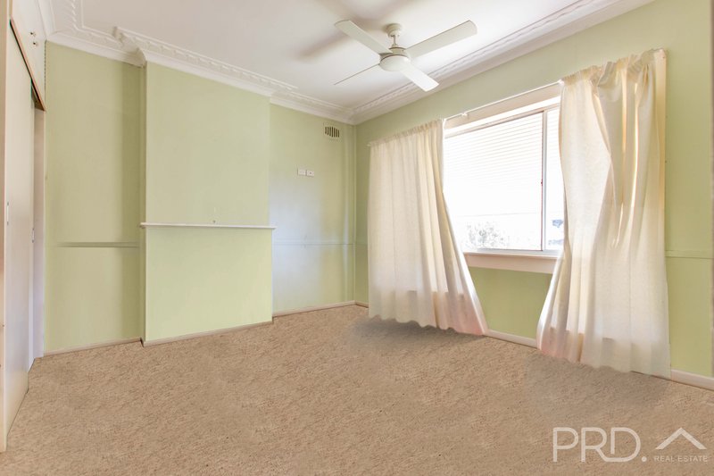 Photo - 22 Clarke Street, Tumut NSW 2720 - Image 4