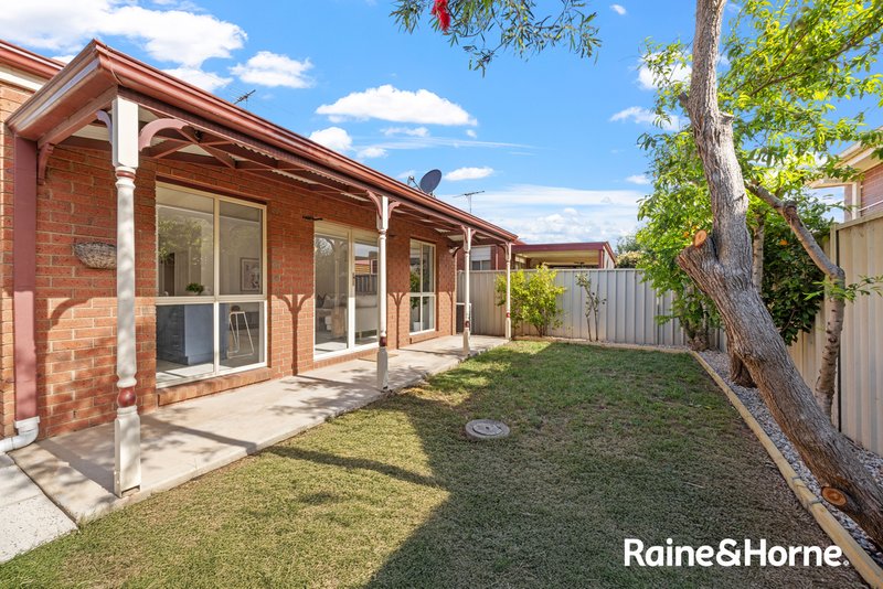 Photo - 22 Cleland Way, Caroline Springs VIC 3023 - Image 14