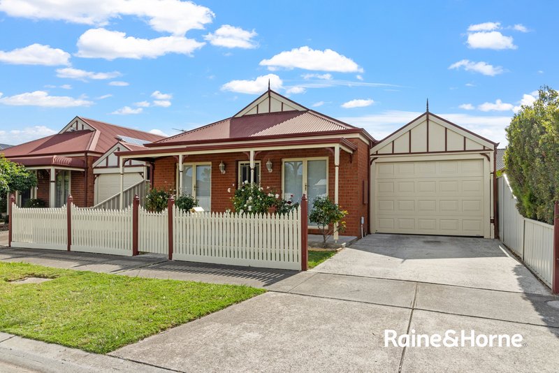 Photo - 22 Cleland Way, Caroline Springs VIC 3023 - Image 16