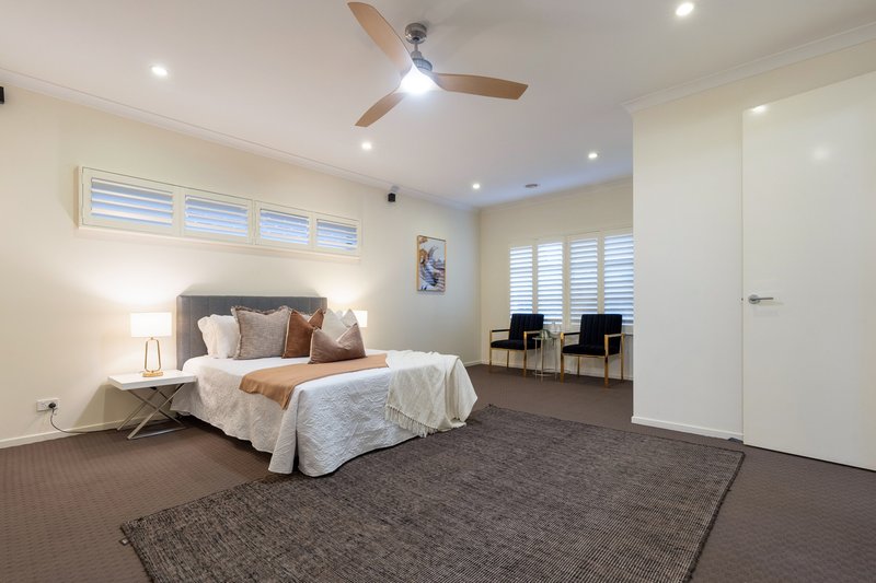 Photo - 22 Clopton Rise, Craigieburn VIC 3064 - Image 7