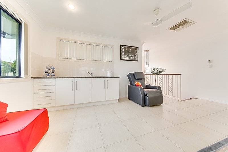 Photo - 22 Coleman Crescent, Pacific Heights QLD 4703 - Image 9