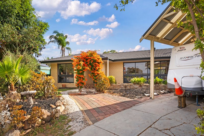 Photo - 22 Columbia Crescent, Modbury North SA 5092 - Image 2