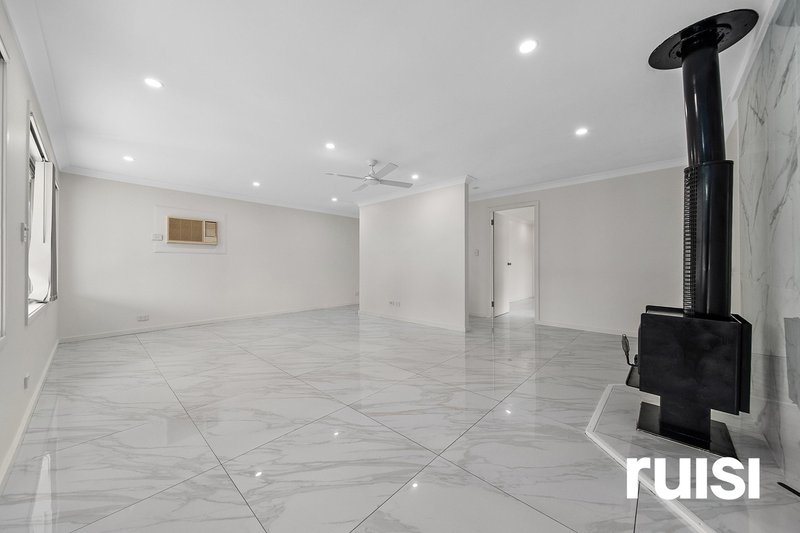 Photo - 22 Comberford Close, Prairiewood NSW 2176 - Image 4