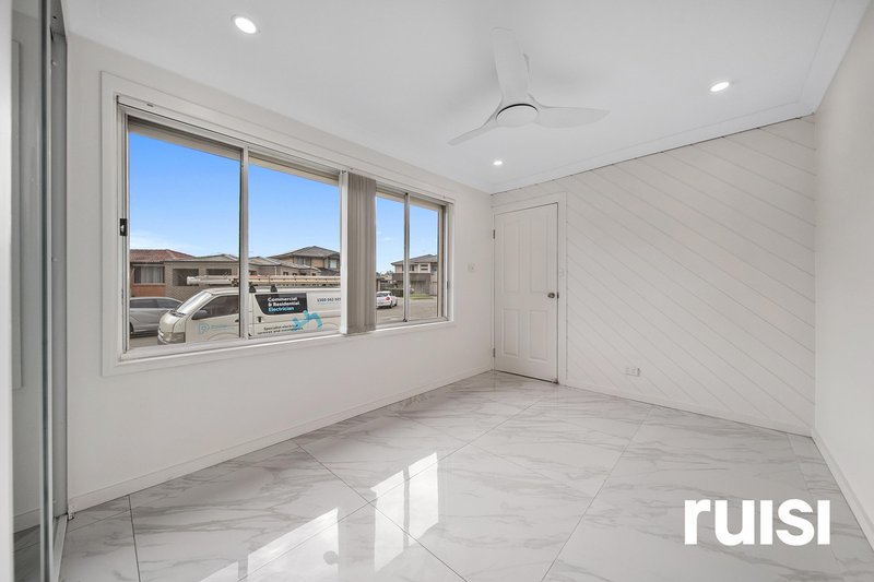 Photo - 22 Comberford Close, Prairiewood NSW 2176 - Image 7