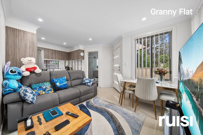 Photo - 22 Comberford Close, Prairiewood NSW 2176 - Image 11