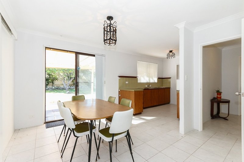 Photo - 22 Compass Circle, Yanchep WA 6035 - Image 4