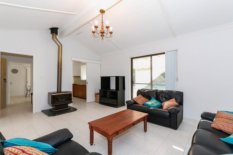 Photo - 22 Compass Circle, Yanchep WA 6035 - Image 8