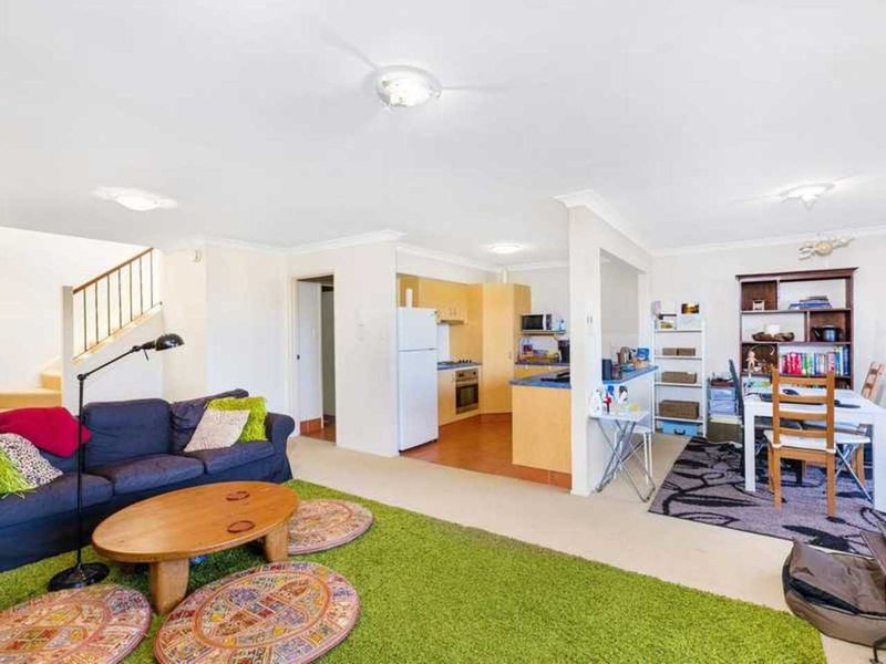 Photo - 2/2 Concord Circuit, Robina QLD 4226 - Image 2