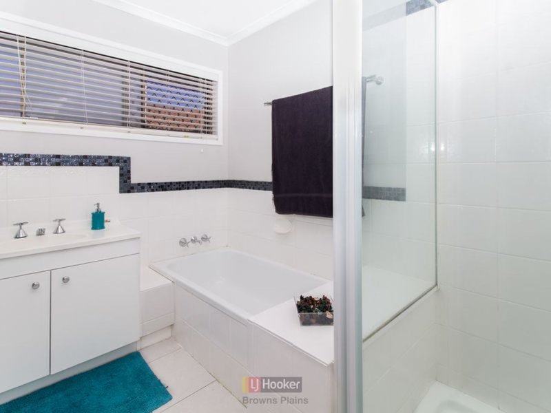 Photo - 22 Conifer Street, Hillcrest QLD 4118 - Image 5