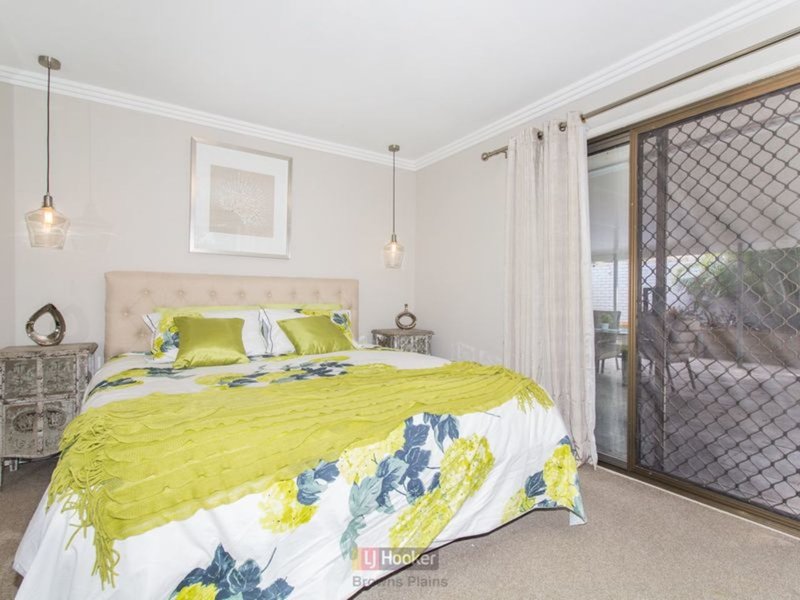 Photo - 22 Conifer Street, Hillcrest QLD 4118 - Image 6