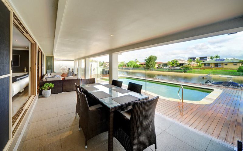 Photo - 22 Coobowie Street, Broadbeach Waters QLD 4218 - Image 5