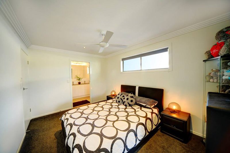 Photo - 22 Coobowie Street, Broadbeach Waters QLD 4218 - Image 11