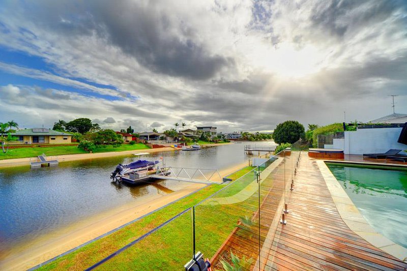 Photo - 22 Coobowie Street, Broadbeach Waters QLD 4218 - Image 20