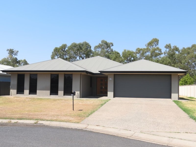 22 Cook Close, Emerald QLD 4720