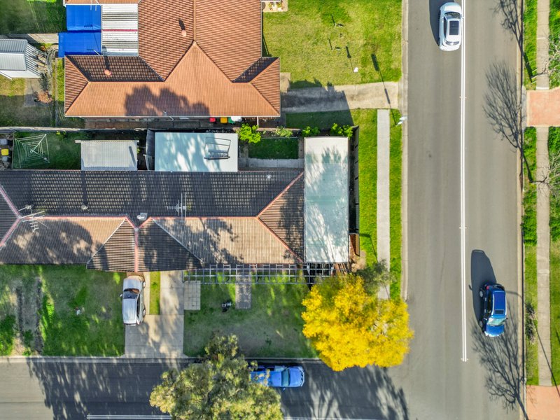 Photo - 2/2 Cornelian Avenue, Eagle Vale NSW 2558 - Image 9