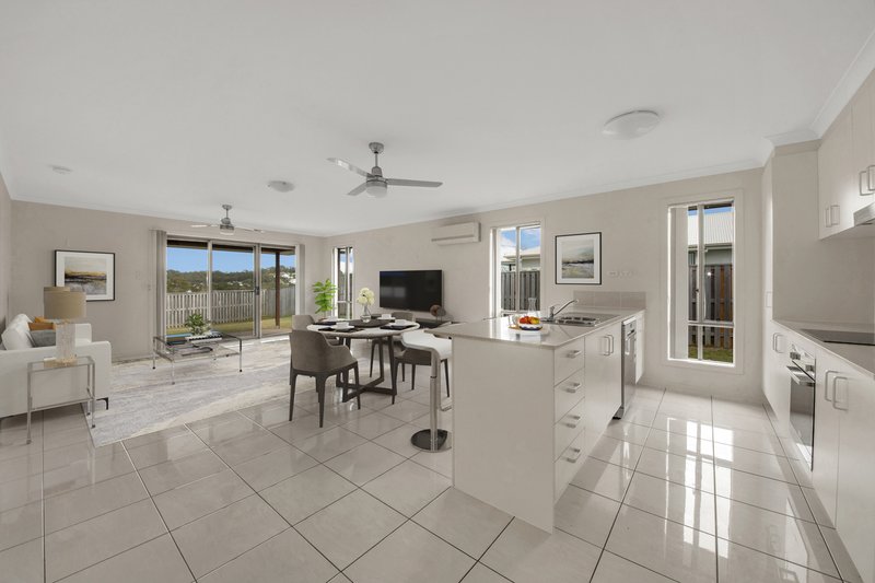 Photo - 22 Cornforth Crescent, Kirkwood QLD 4680 - Image 3