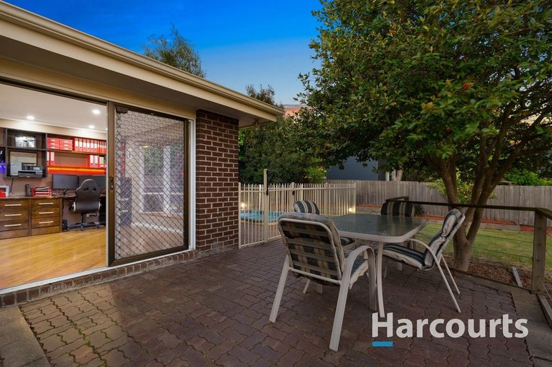 Photo - 22 Coromandel Crescent South, Knoxfield VIC 3180 - Image 11