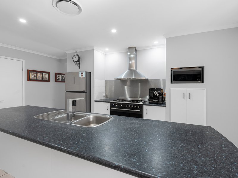 Photo - 22 Coventina Crescent, Springfield Lakes QLD 4300 - Image 9