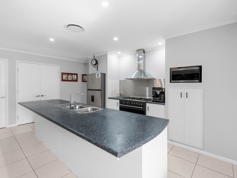 Photo - 22 Coventina Crescent, Springfield Lakes QLD 4300 - Image 11