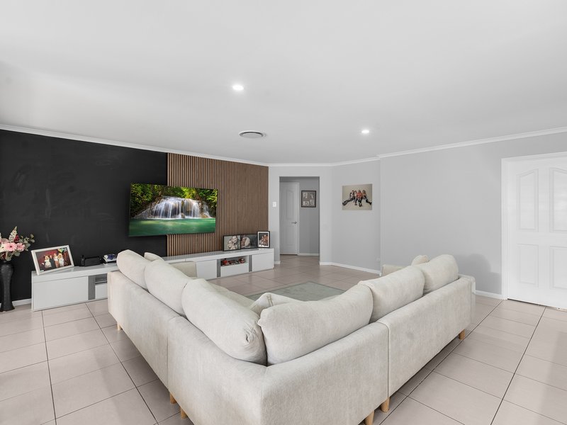Photo - 22 Coventina Crescent, Springfield Lakes QLD 4300 - Image 13