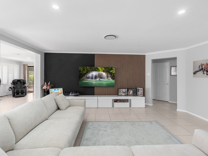 Photo - 22 Coventina Crescent, Springfield Lakes QLD 4300 - Image 14