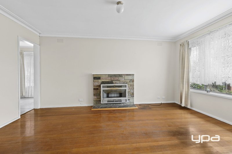 Photo - 22 Cowper Avenue, St Albans VIC 3021 - Image 3