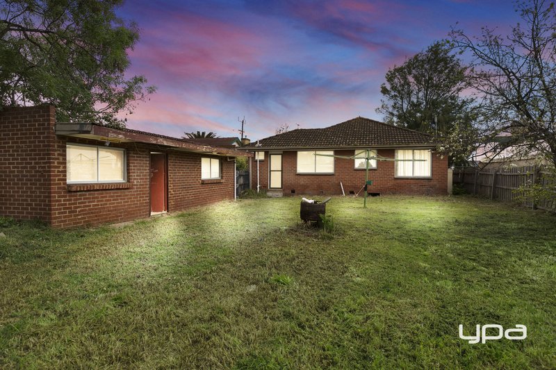 Photo - 22 Cowper Avenue, St Albans VIC 3021 - Image 7