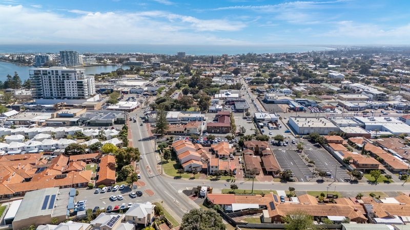 Photo - 2/2 Creery Street, Dudley Park WA 6210 - Image 32
