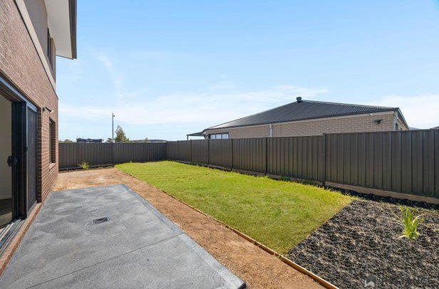 Photo - 22 Cremello Crescent, Tarneit VIC 3029 - Image 24