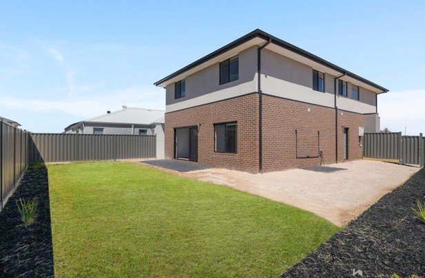 Photo - 22 Cremello Crescent, Tarneit VIC 3029 - Image 25