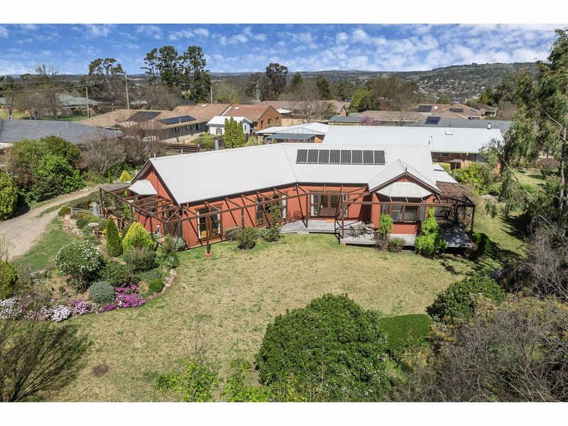 22 Crest Road, Armidale NSW 2350