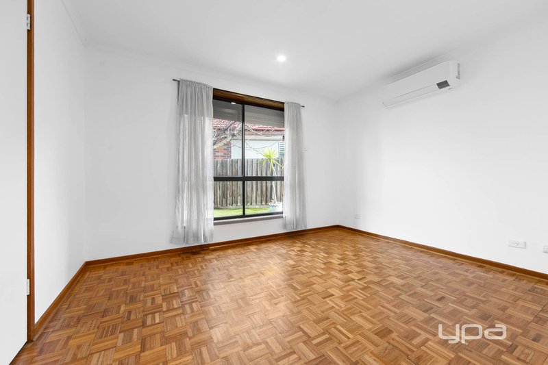 Photo - 2/2 Crown Court, Kings Park VIC 3021 - Image 6