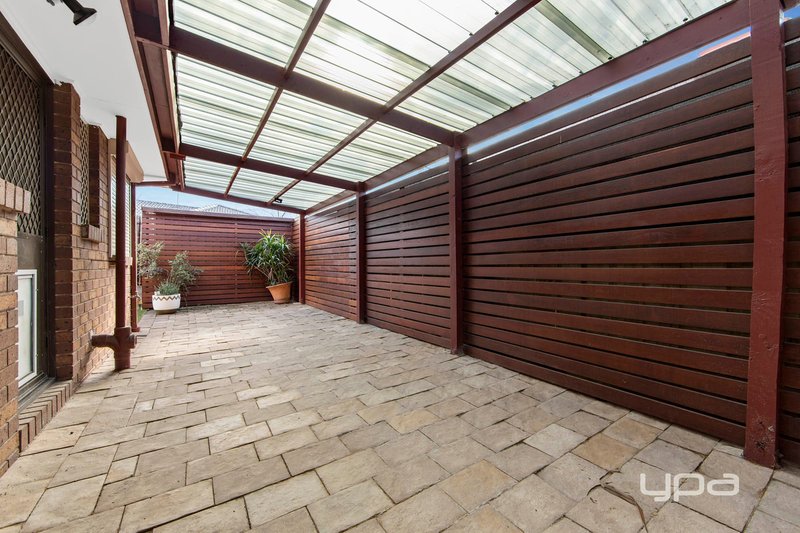 Photo - 2/2 Crown Court, Kings Park VIC 3021 - Image 7