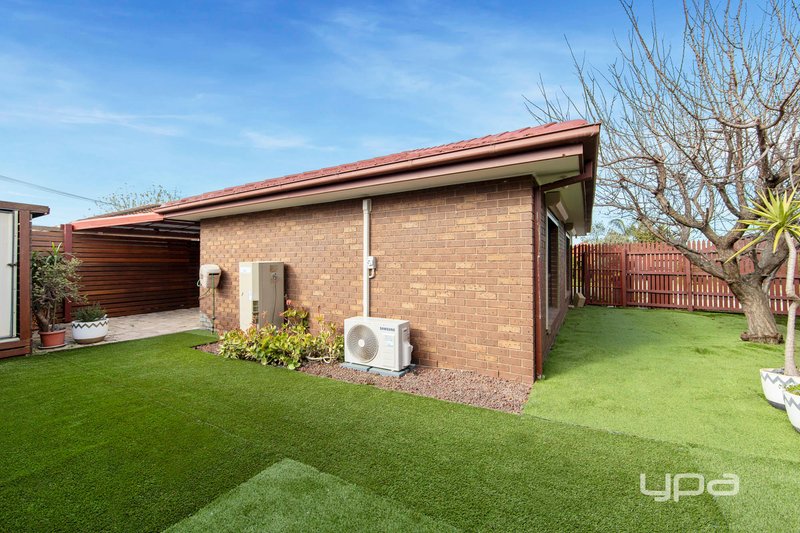 Photo - 2/2 Crown Court, Kings Park VIC 3021 - Image 8