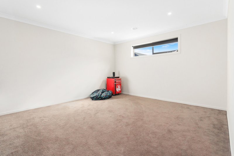 Photo - 22 Cumberland Drive, Pakenham VIC 3810 - Image 11