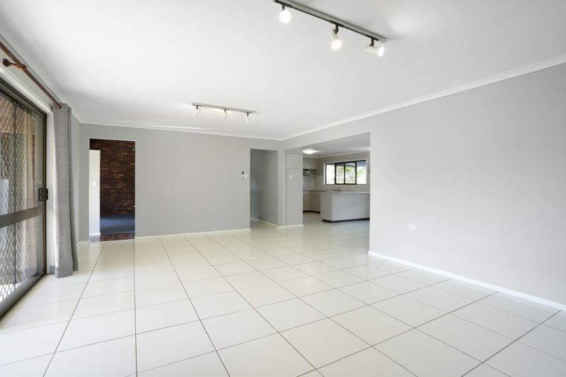 Photo - 22 Cypress Close, Kin Kora QLD 4680 - Image 9