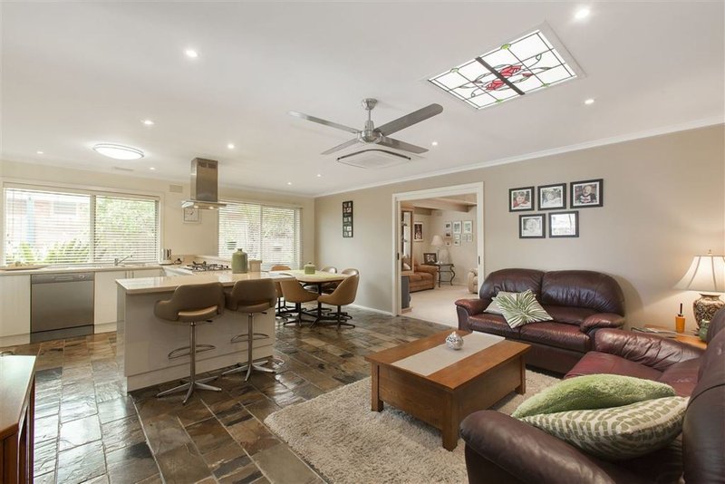 Photo - 22 Darlington Avenue, Wheelers Hill VIC 3150 - Image 3