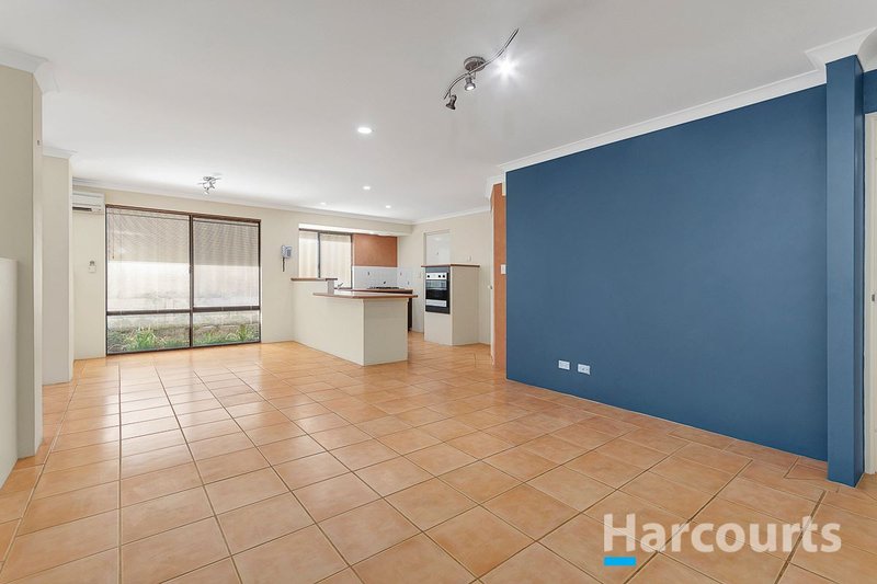 Photo - 22 De Crillon Way, Currambine WA 6028 - Image 7