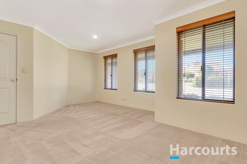 Photo - 22 De Crillon Way, Currambine WA 6028 - Image 18