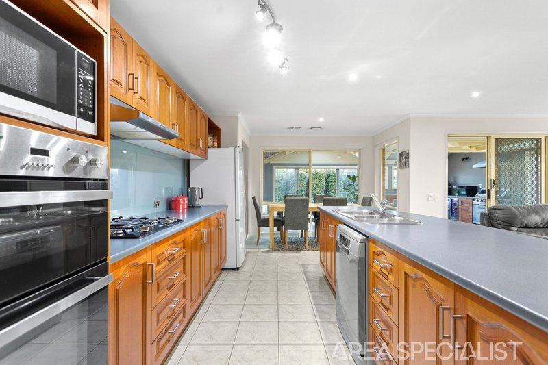 Photo - 22 Delgany Rise, Langwarrin VIC 3910 - Image 4