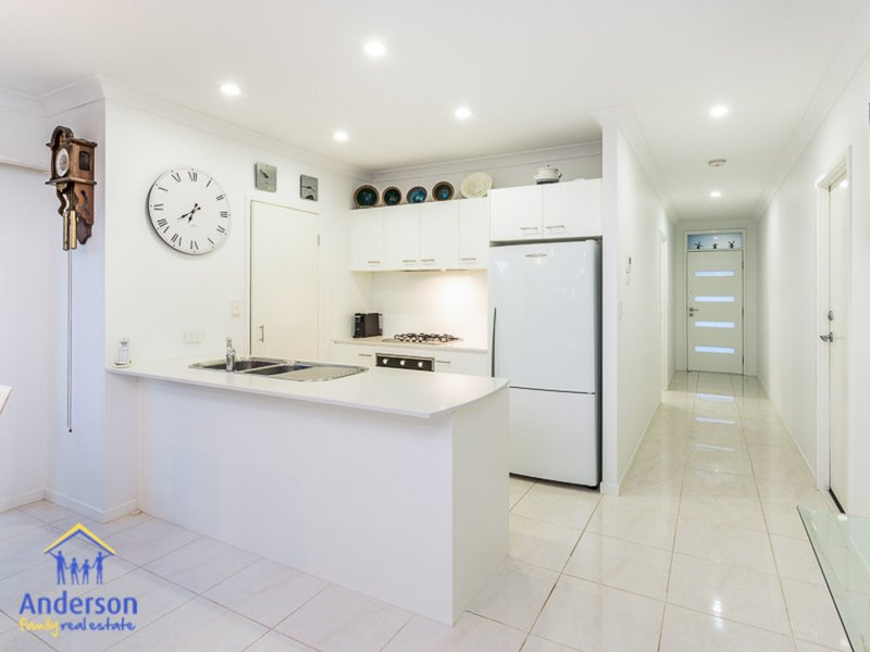 Photo - 22 Denham Crescent, North Lakes QLD 4509 - Image 5