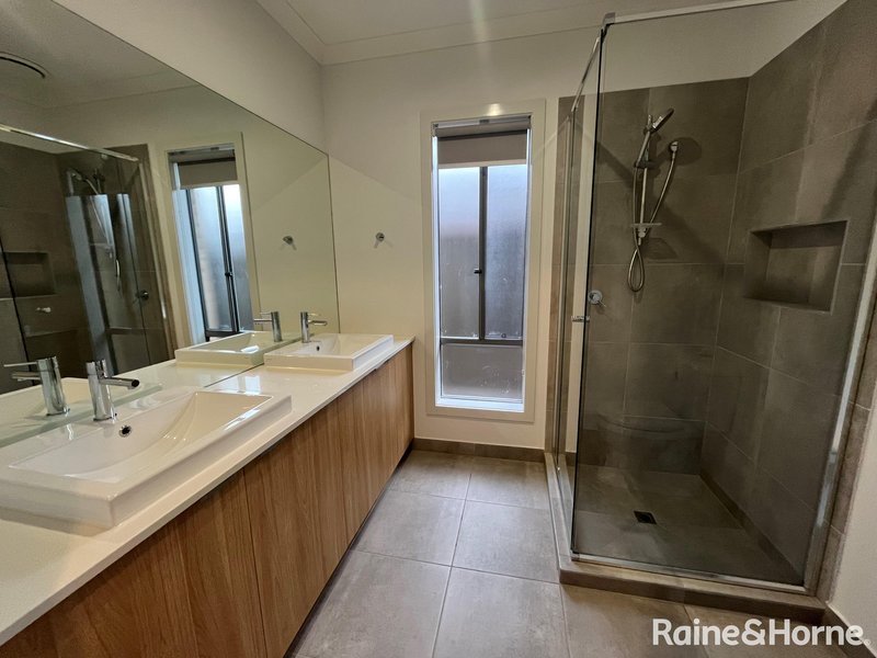 Photo - 22 Dolomites Drive, Truganina VIC 3029 - Image 7