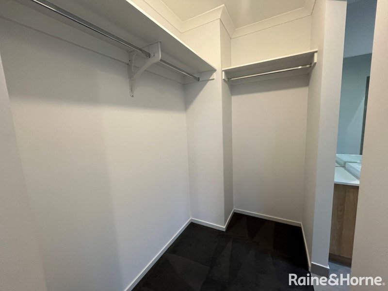 Photo - 22 Dolomites Drive, Truganina VIC 3029 - Image 8