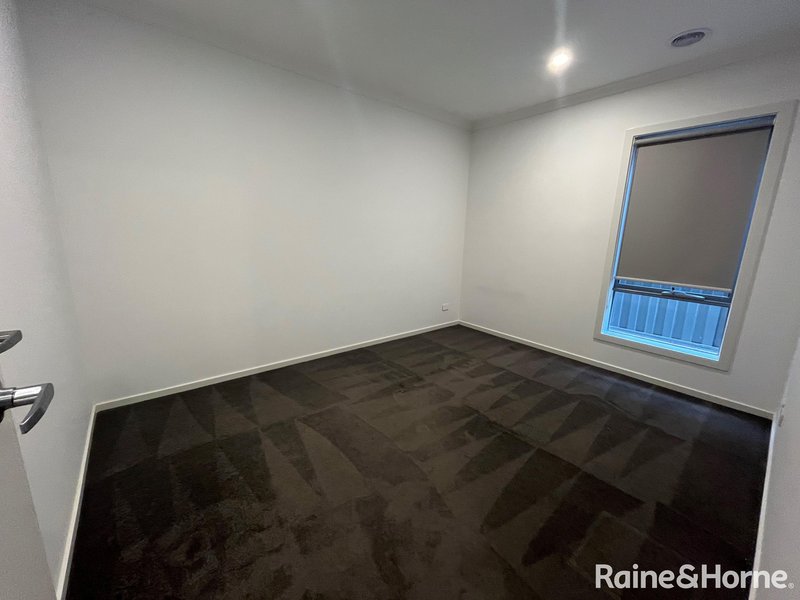 Photo - 22 Dolomites Drive, Truganina VIC 3029 - Image 9