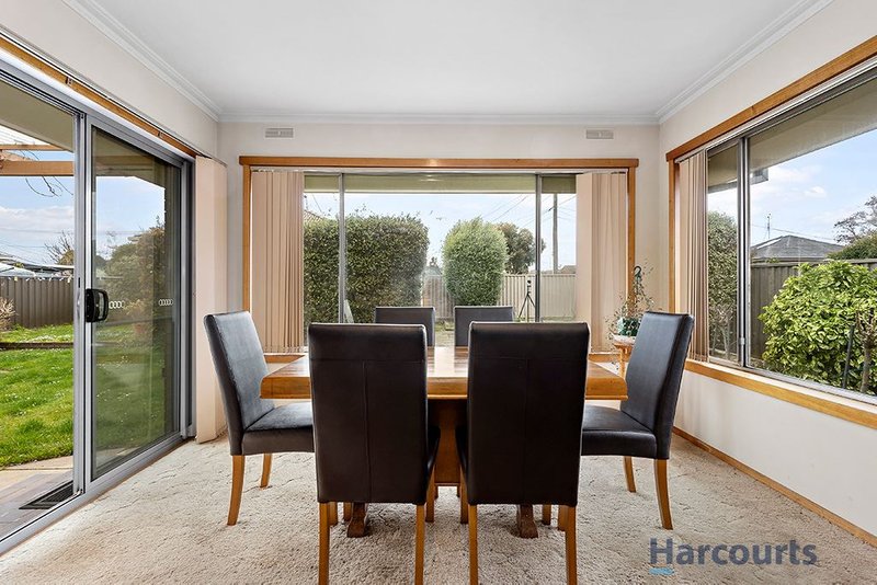 Photo - 22 Dover Street, Wendouree VIC 3355 - Image 6