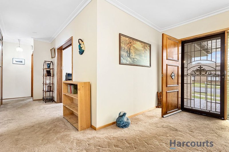 Photo - 22 Dover Street, Wendouree VIC 3355 - Image 10