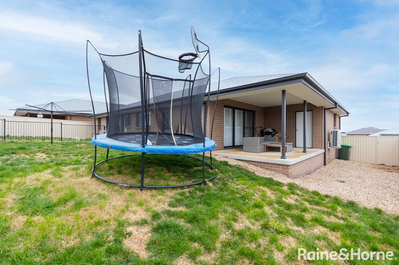 Photo - 22 Dovey Drive, Kelso NSW 2795 - Image 13